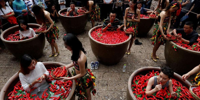 Врачи рассказали, что будет, если съесть самый острый перец в мире