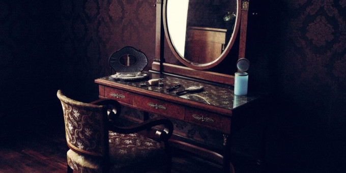 Что будет, если не закрыть зеркала, когда в доме умер человек