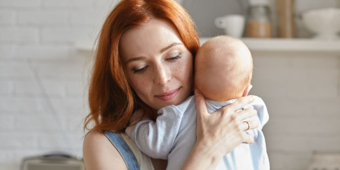 Ученые узнали, на сколько лет стареют женщины после родов