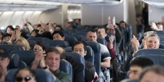Почему русские пассажиры хлопают при посадке?