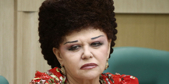 Зачем Валентина Петренко делает такую необычную прическу