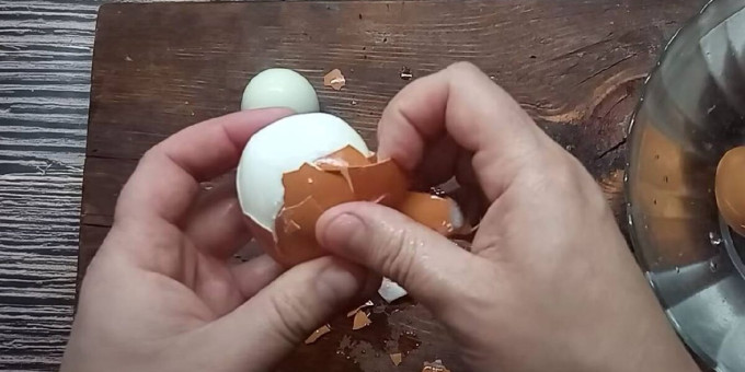 Как сварить яйца, чтобы они легко чистились?