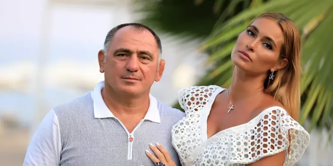 Мать десятерых выглядит как модель: уникальная семья борца из РФ