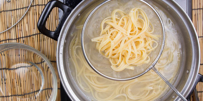 Как варить макароны, чтобы они не слипались