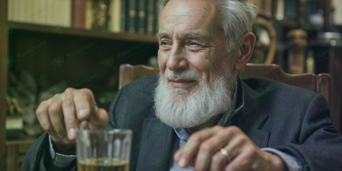 Старец назвал спиртной напиток, который продлевает жизнь