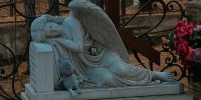 Как не следует себя вести на кладбище