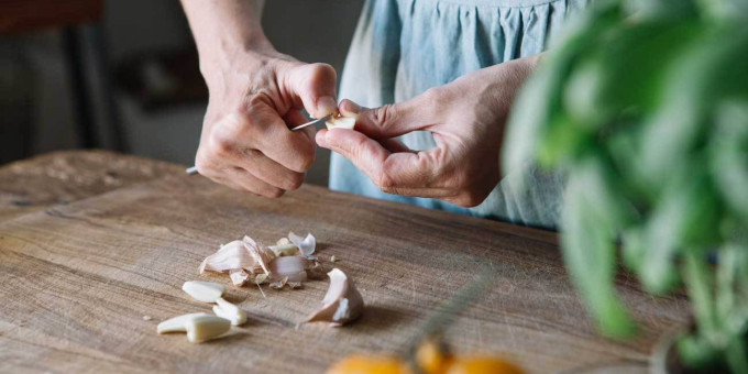 Ученые рассказали, кому нельзя есть чеснок