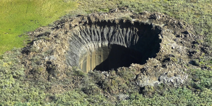 Вот что нашли на дне таинственной воронки на Ямале