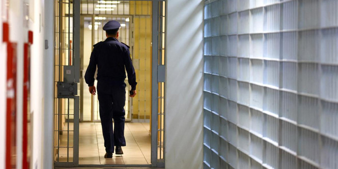 Как принято спать в тюрьме