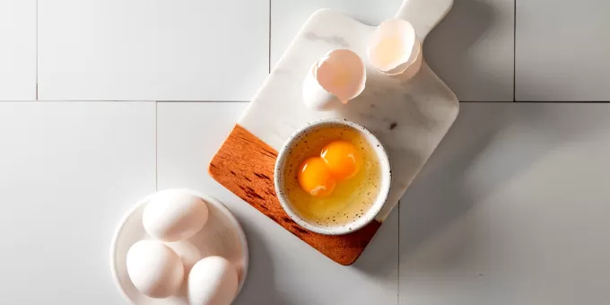 Зачем на самом деле пьют сырые яйца