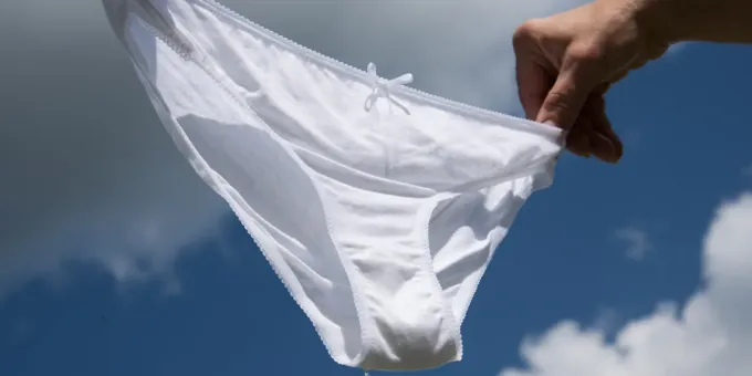 Так вот для чего пришивают на трусах этот бантик