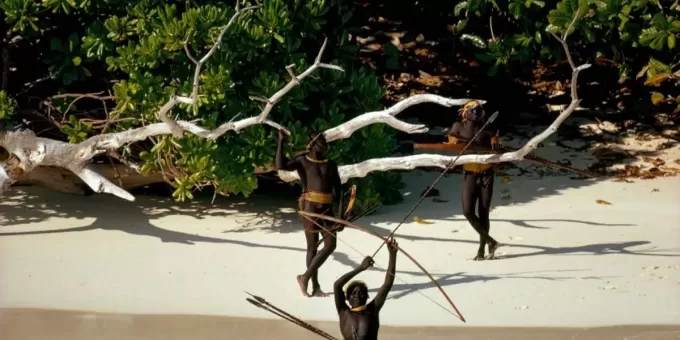 Жители этого острова убивают всех, кто пытается сойти на берег