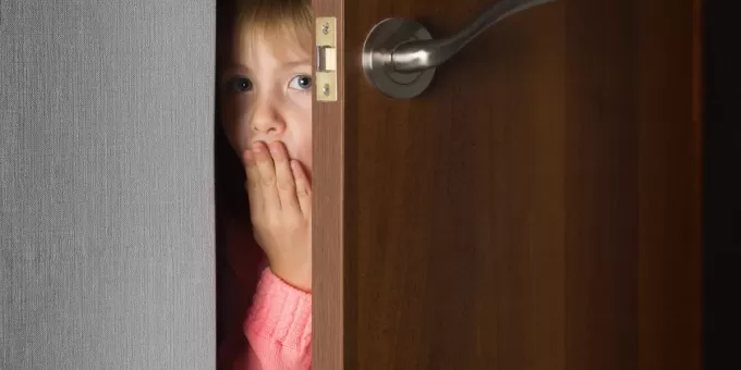 Папа снял на камеру, что его сын делает по ночам и был удивлен