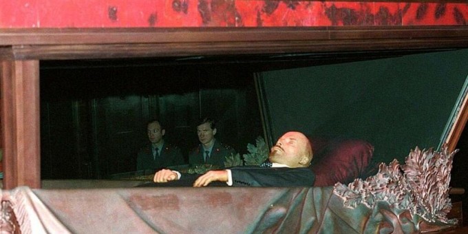 «Встань и иди». Зачем стреляли в тело мертвого Ленина