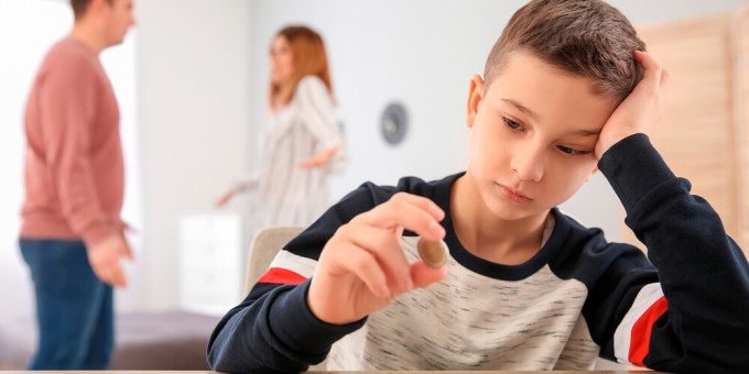 Как подать на алименты, находясь в браке, без развода