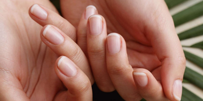 Что означает белая лунка на ногте: ответ