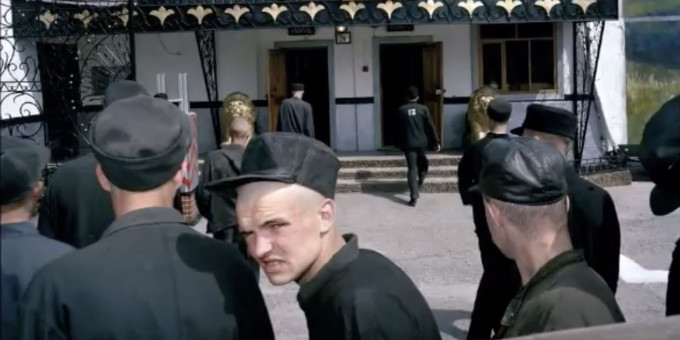 Почему в тюрьме нельзя поднимать мыло