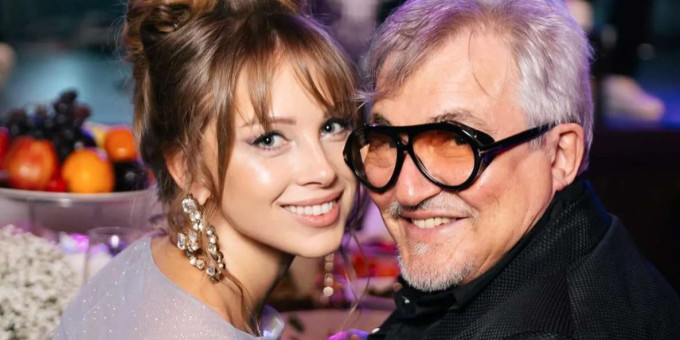 Дмитрий Дибров решил отобрать кое-что у Полины