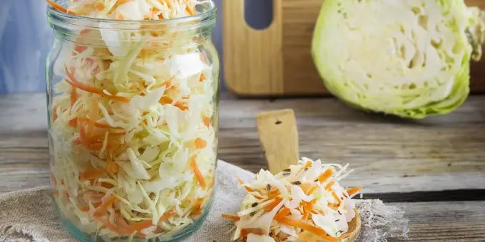 5 свойств квашеной капусты, которые делают ее полезной для женщин