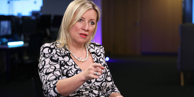 Захарова передаст финскому министру особенный подарок