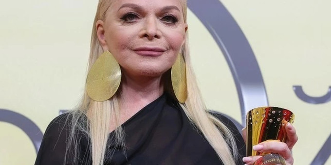 Долина решила взыскать деньги с Лурье