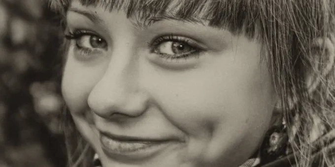 Почему с возрастом у женщин исчезают ямочки на щеках