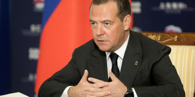 Медведев высказался о возможном присоединении Гренландии к РФ