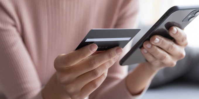 Юрист сказал, почему обязательно подписывать переводы