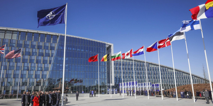 Франция захотела выйти из НАТО из-за США