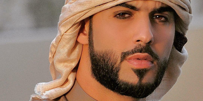 Самый красивый араб долго прятал своего сына, но наконец показал его