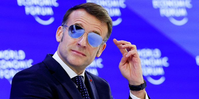 Во Франции оценили шутку Захаровой о волшебных очках Макрона