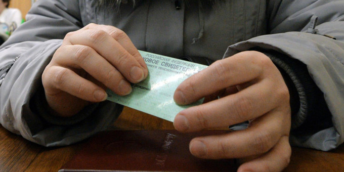 Почему нельзя хранить СНИЛС в паспорте: ответ поразит