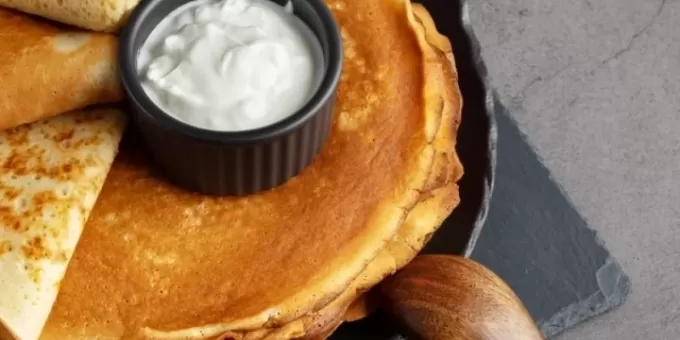 Названы два вида самых вредных начинок для блинов