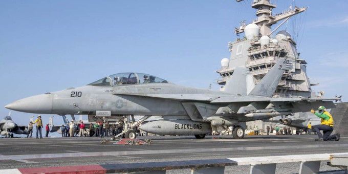 Российский дрон приблизился к авианосцу в Швеции