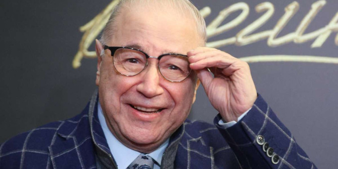 Светский выход Петросяна с блондинкой попал на фото