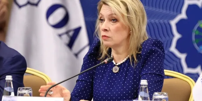 «Ты еще кто такая»: Захарова ответила на угрозы экс-премьеру Швеции