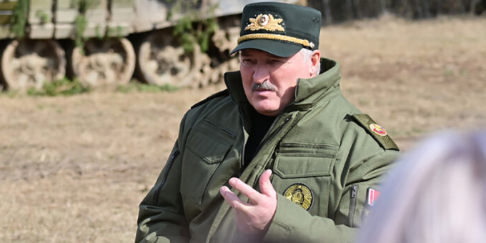 «Не бряцать языком»: Лукашенко пригрозил Европе своим «Орешником»