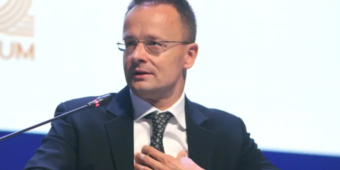 Сийярто съязвил над Зеленским, припомнив старое