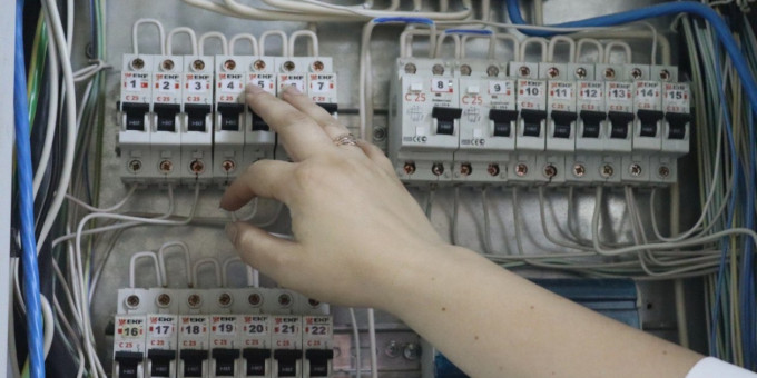 Этот прибор в квартире «ест» электроэнергию: многие не знают