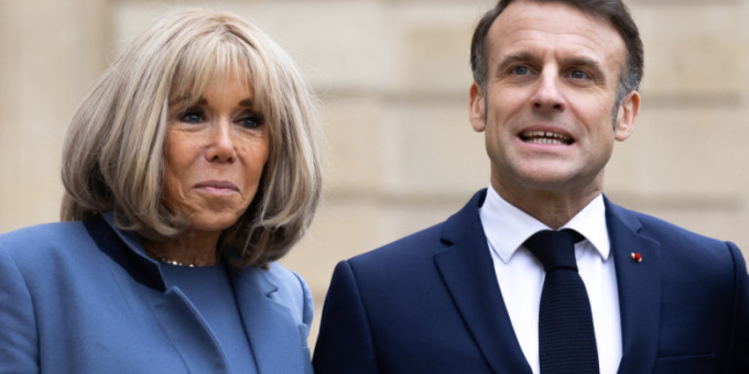 Макрон ответил на шутки Трампа о его жене