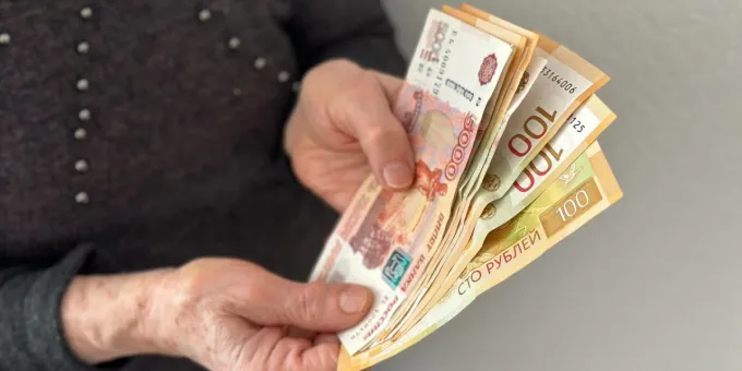 Пенсионерам старше 60 лет: какие выплаты можно оформить сейчас