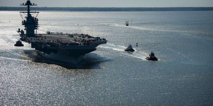 Корабль США с пятью тысячами военных атакован