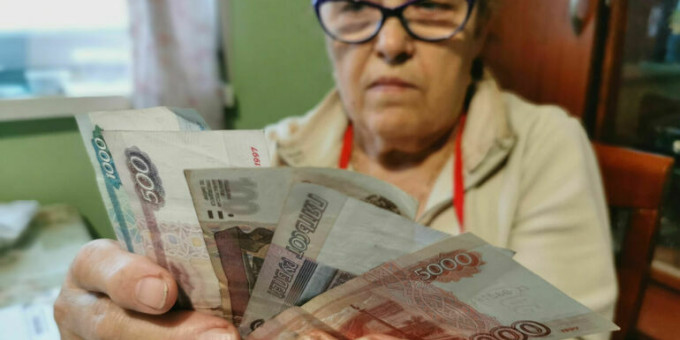 Получать 100 тысяч рублей на пенсии — реально: что для этого нужно