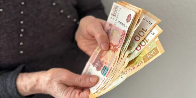 Кто из пенсионеров 1955–1975 годов может получить доплату с апреля