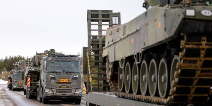 Стягивают гаубицы к границе РФ: финнам уже предрекли судьбу Украины