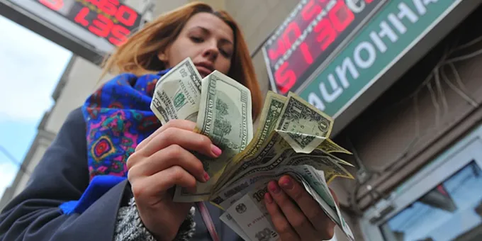 Всем, у кого есть доллары, дали срок до 30 апреля: что грядёт