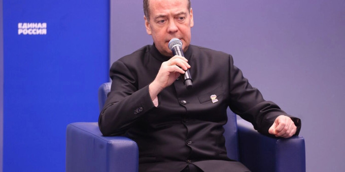 Весть о Медведеве уже транслируют по всей России