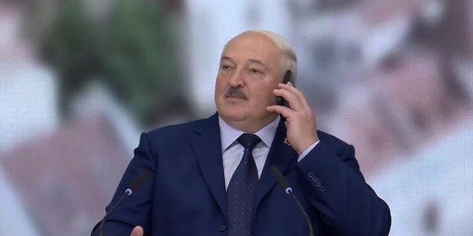 Лукашенко показал оружие: чем теперь будут сжигать дроны ВСУ