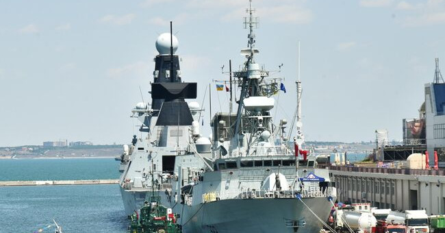 Едва НАТО начал разгрузку в порту, как РФ тут же нанесла удар