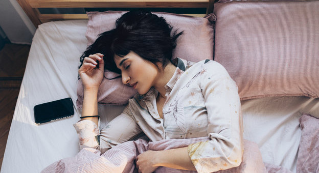 Страшная болезнь от телефона под подушкой: что сказали учёные